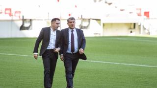 Xavi Hernández y Joan Laporta, durante la presentación del primero como entrenador del Barça en 2021