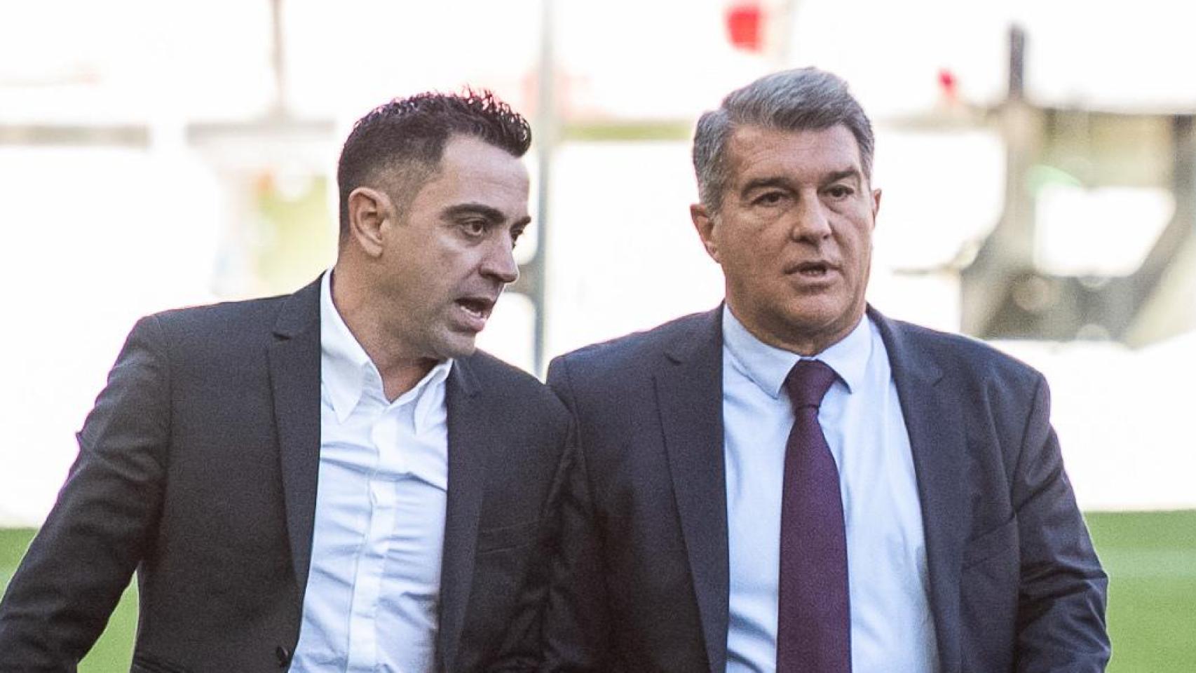 Xavi Hernández y Joan Laporta, en la presentación del primero como entrenador del Barça en 2021