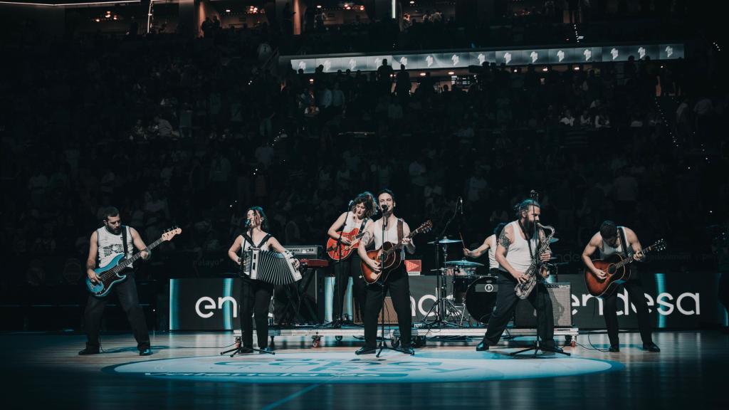 Los ‘Héroes del sábado’ en Valencia: La M.O.D.A. y DJ Nano convierten la Copa del Rey de baloncesto en concierto colectivo