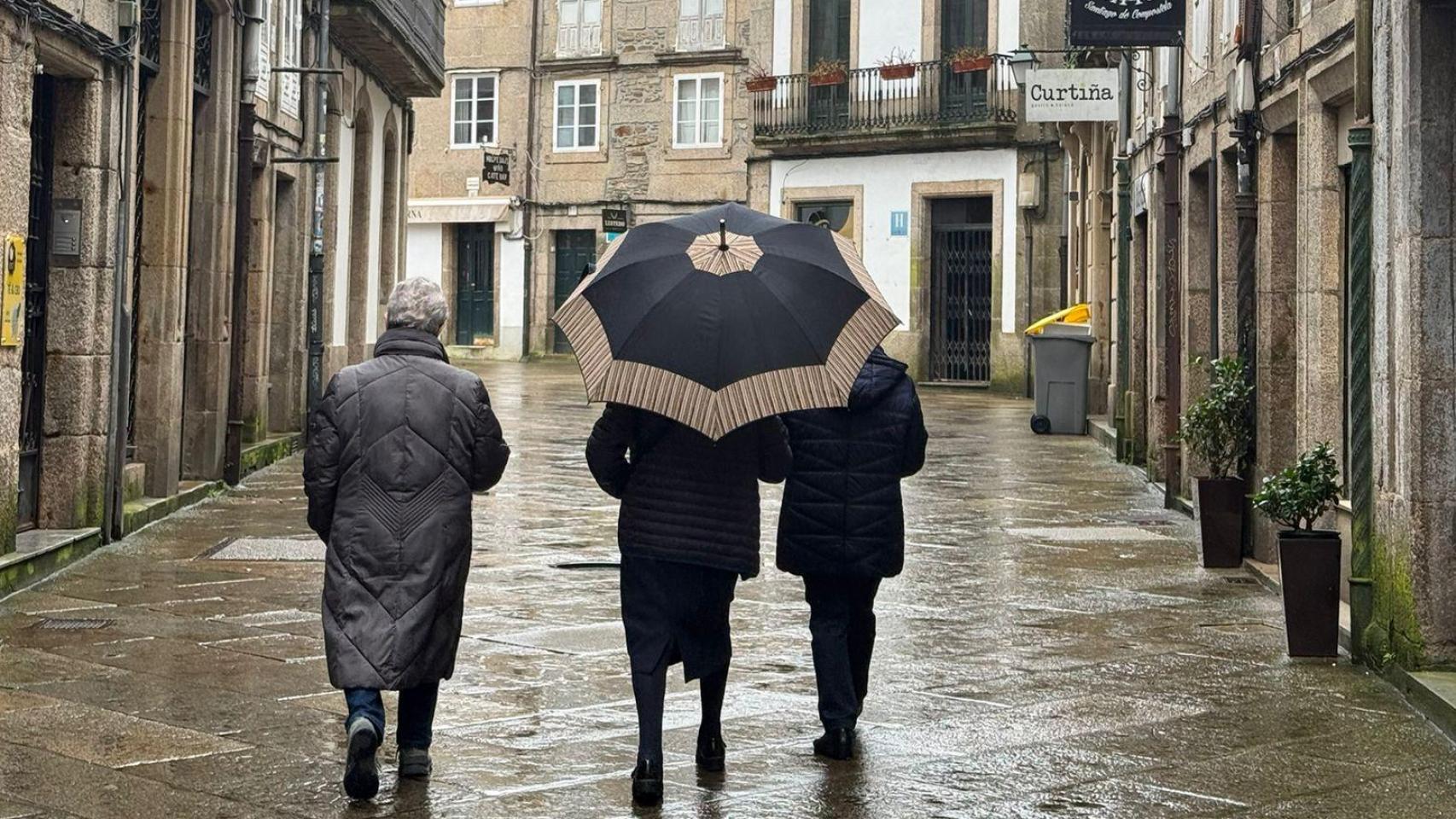 Las lluvias marcan el comienzo de la semana en Santiago