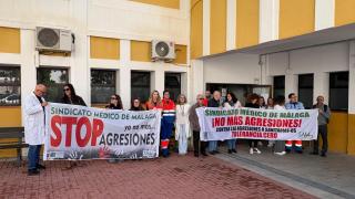 Concentración en el centro de salud de Torrox.
