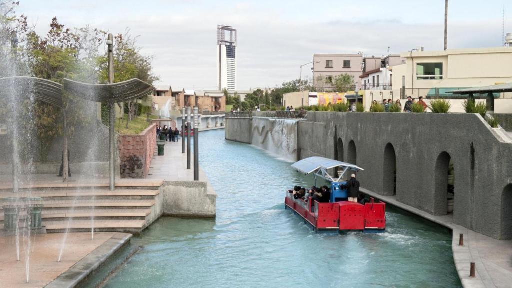 Santa Lucía River walk.