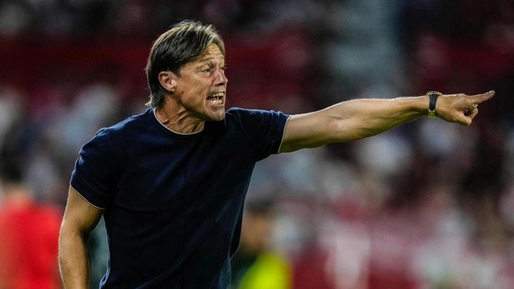 Matías Almeyda, durante un partido con el Sevilla.