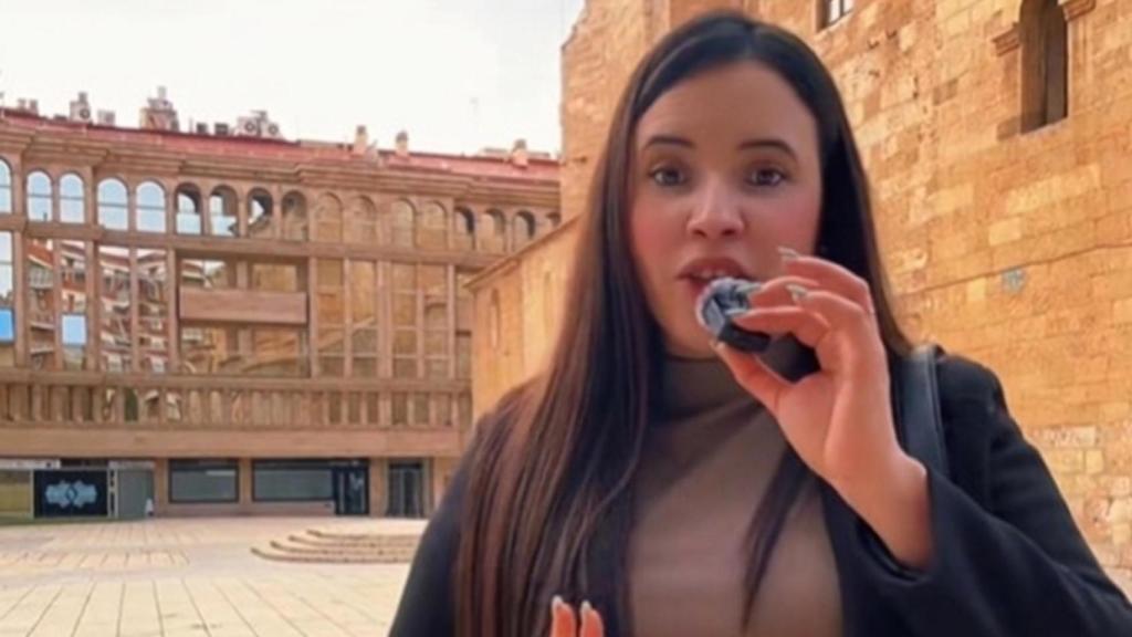 Rosmery en uno de sus vídeos hablando sobre cómo es vivir en Albacete.