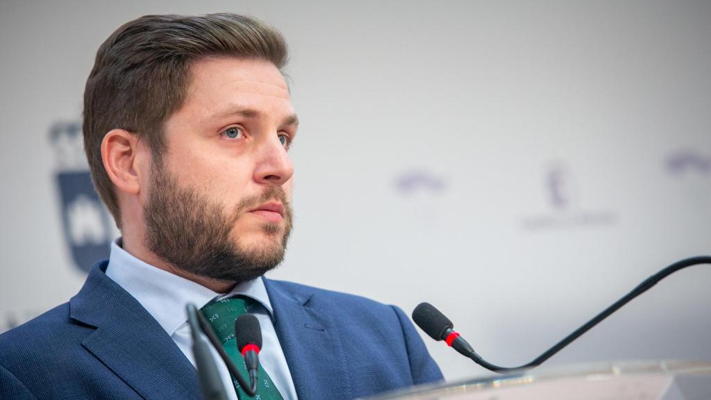 El consejero de Fomento, Nacho Hernando, ha informado sobre asuntos relacionados con Monbus.