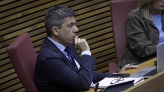 Carlos Mazón, en su escaño de Les Corts la semana pasada. José Cuéllar / Corts