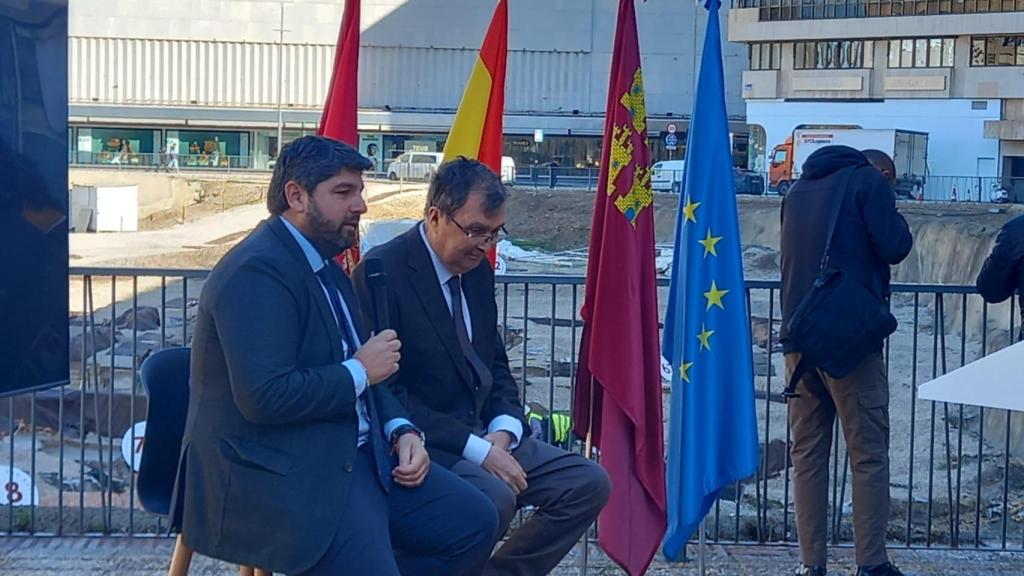 Fernando López Miras, presidente de la Región de Murcia y José Ballesta, durante la presentación de la Fase I de rehabilitación