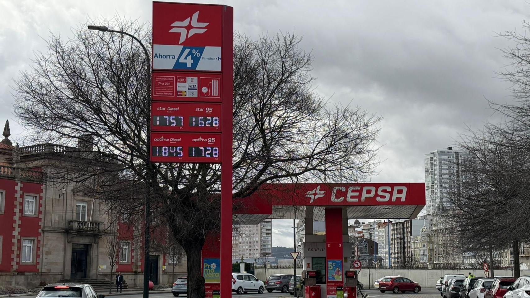 Una gasolinera en A Coruña este lunes por la mañana