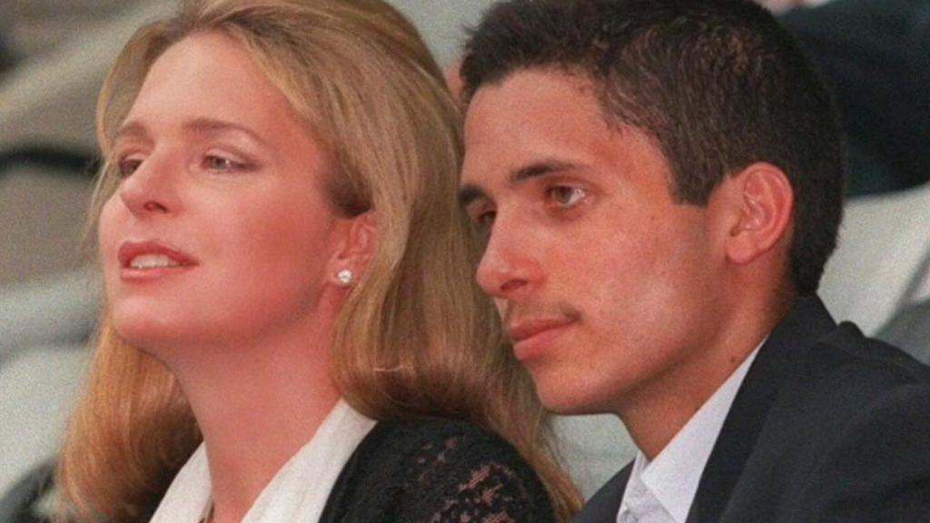 La reina Noor y el ex príncipe heredero Hamzah, en una imagen de archivo.