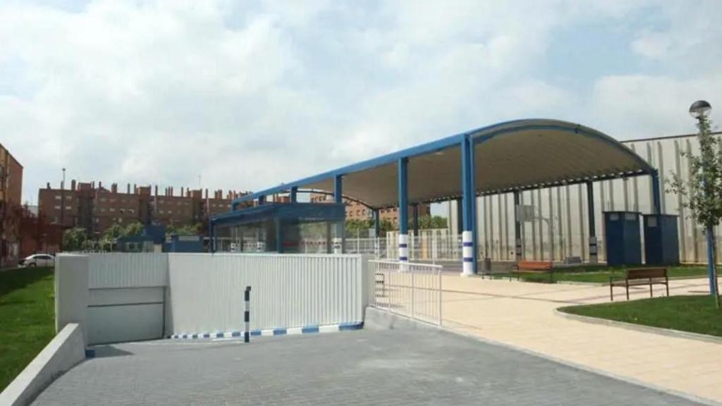 Entrada al parking de la Plaza de la Solidaridad del barrio de La Victoria