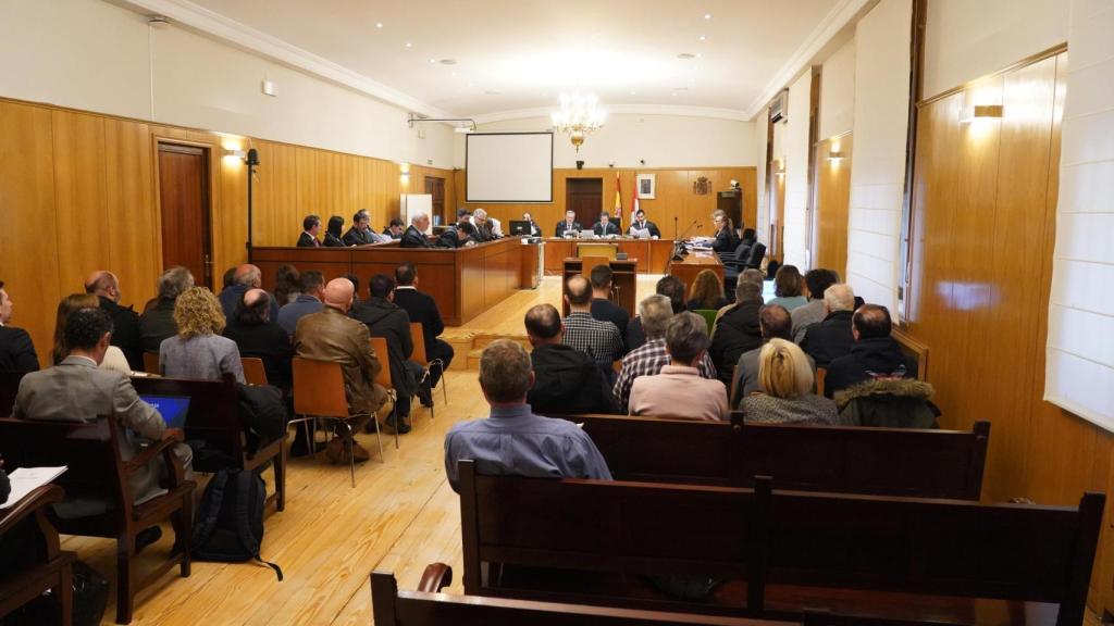Imagen del inicio del juicio por el fraude de los ataúdes en la funeraria El Salvador