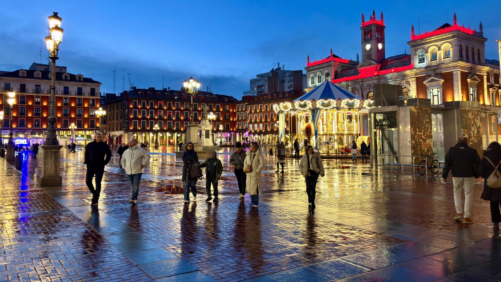 La primera Plaza Mayor de España se concibe tal y como la conocemos desde el siglo XVI, aunque su construcción empezó en el XIII