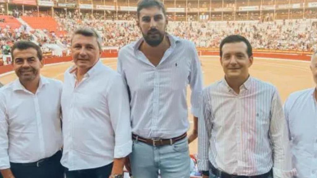 Los diputados autonómicos Rubén M. Alpáñez y Pascual Salvador, junto a José Ángel Antelo y su sustituto en el CEP de Vox,  José Manuel Pancorbo.