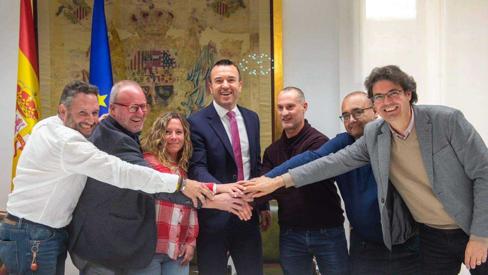 El presidente de la Diputación de Valencia, Vicente Mompó, en el acto de la firma. EE
