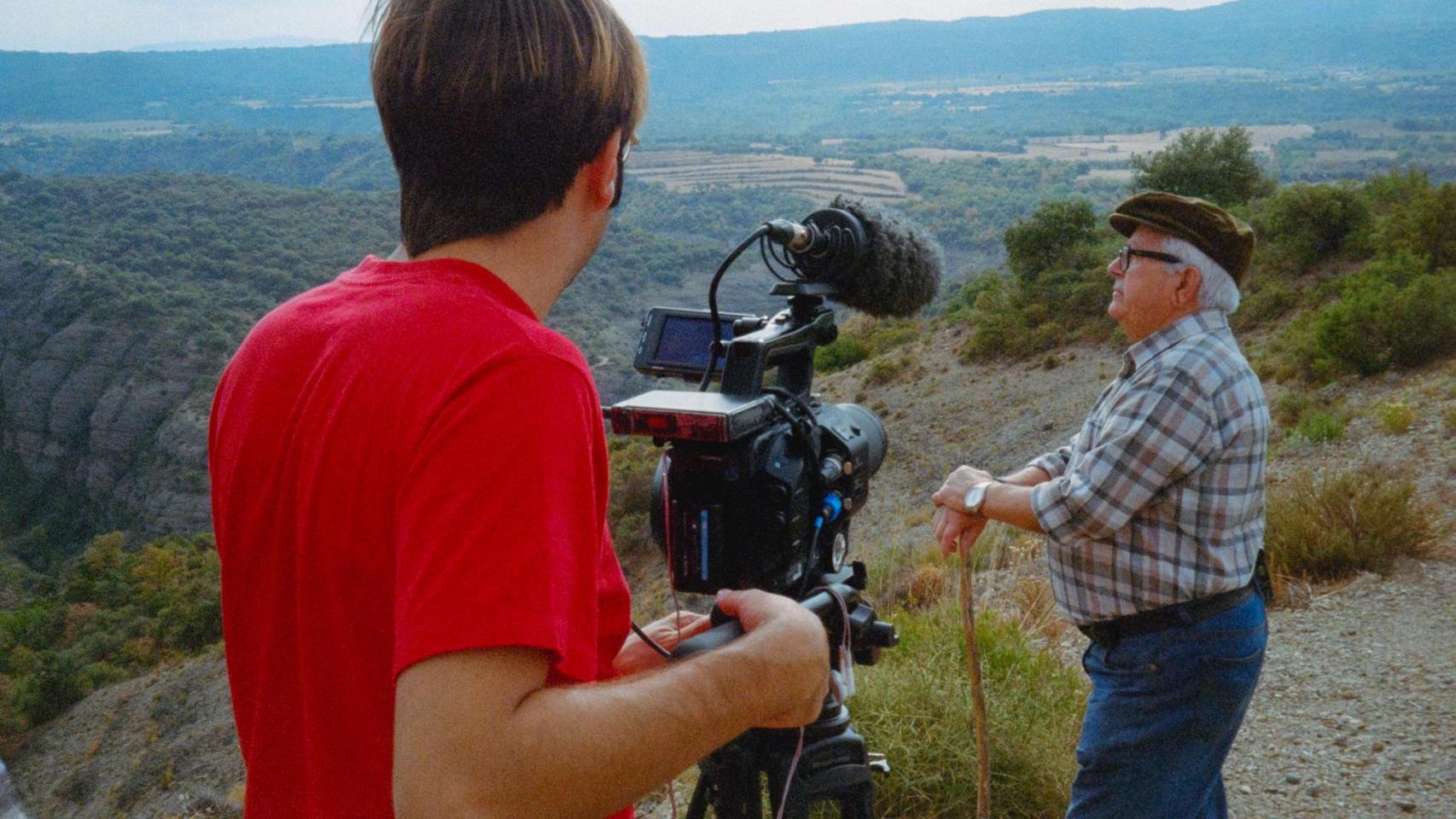 Imagen del 'making of' del film donde aparecen Kevin Castellano y su abuelo. Antonio Castaño