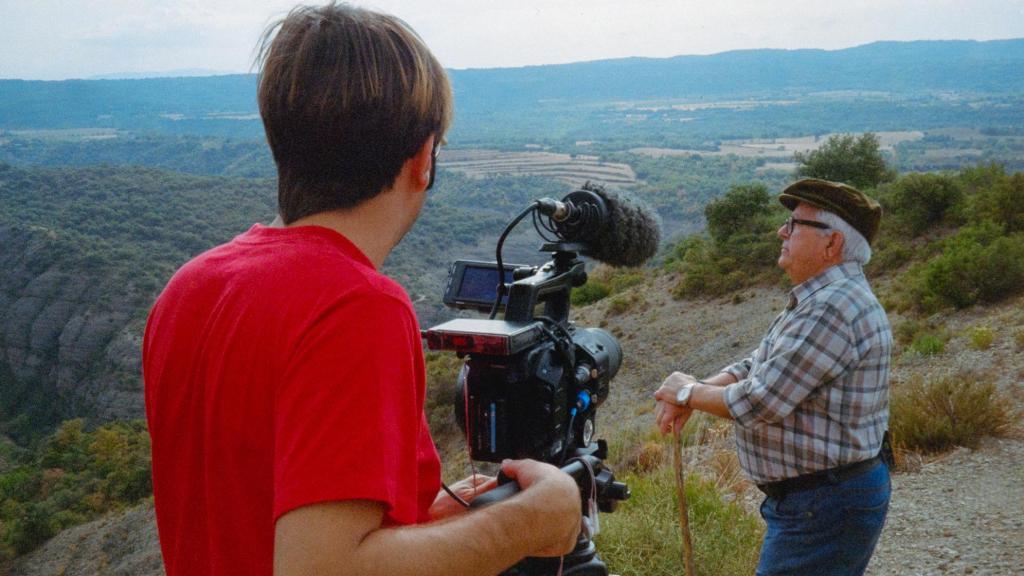 Imagen del 'making of' del film donde aparecen Kevin Castellano y su abuelo. Antonio Castaño