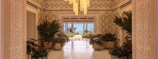 Entrada al hotel Royal Mansour Tabuda Bay.