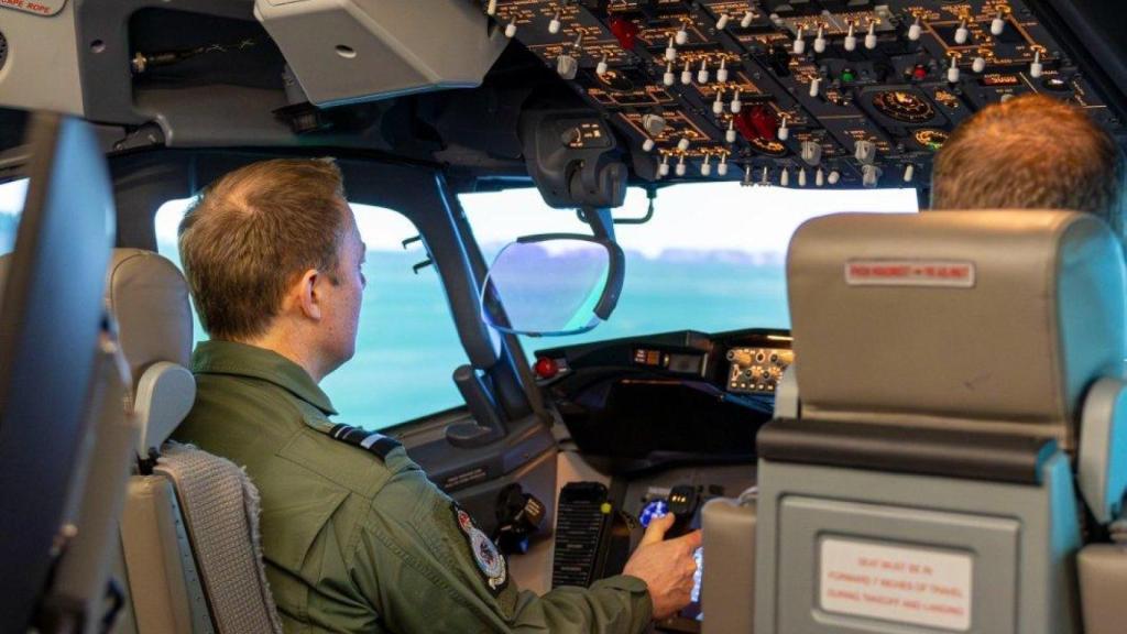 Interior del simulador E-7 Wedgetail del Reino Unido