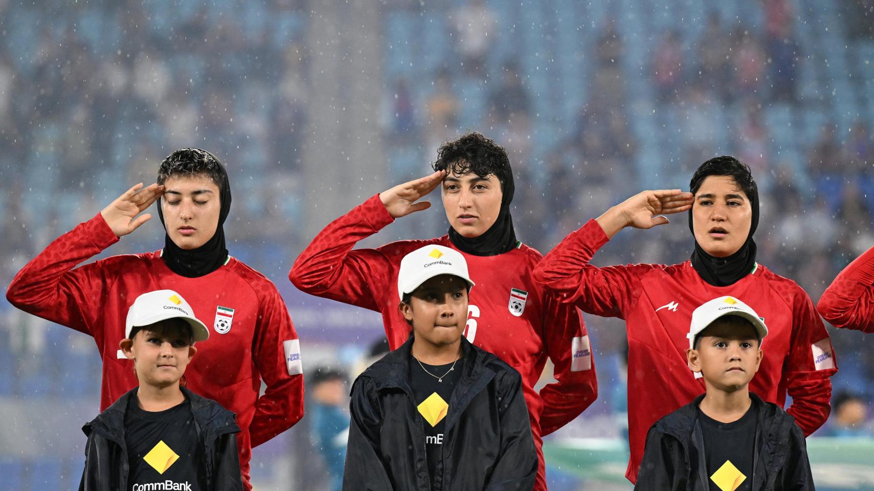 Las jugadoras de Irán sí cantaron el himno en el segundo y el tercer partido de la Copa de Asia.