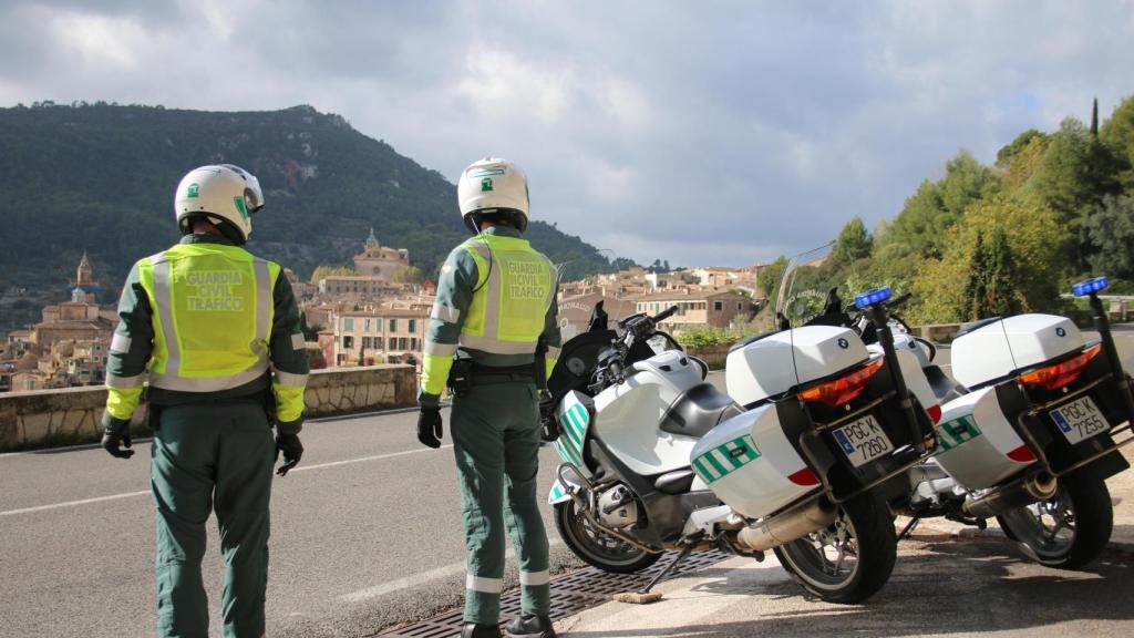 Un control de la Agrupación de Tráfico de la Guardia Civil en Mallorca.