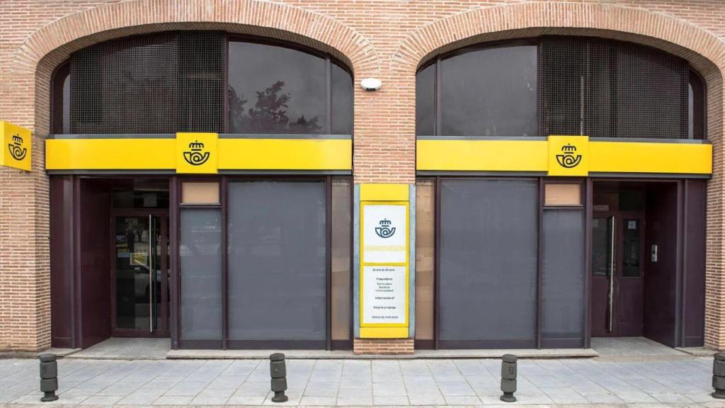 Oficina de Correos situada en el centro comercial Feria Plaza de Guadalajara, en la avenida Eduardo Guitián.
