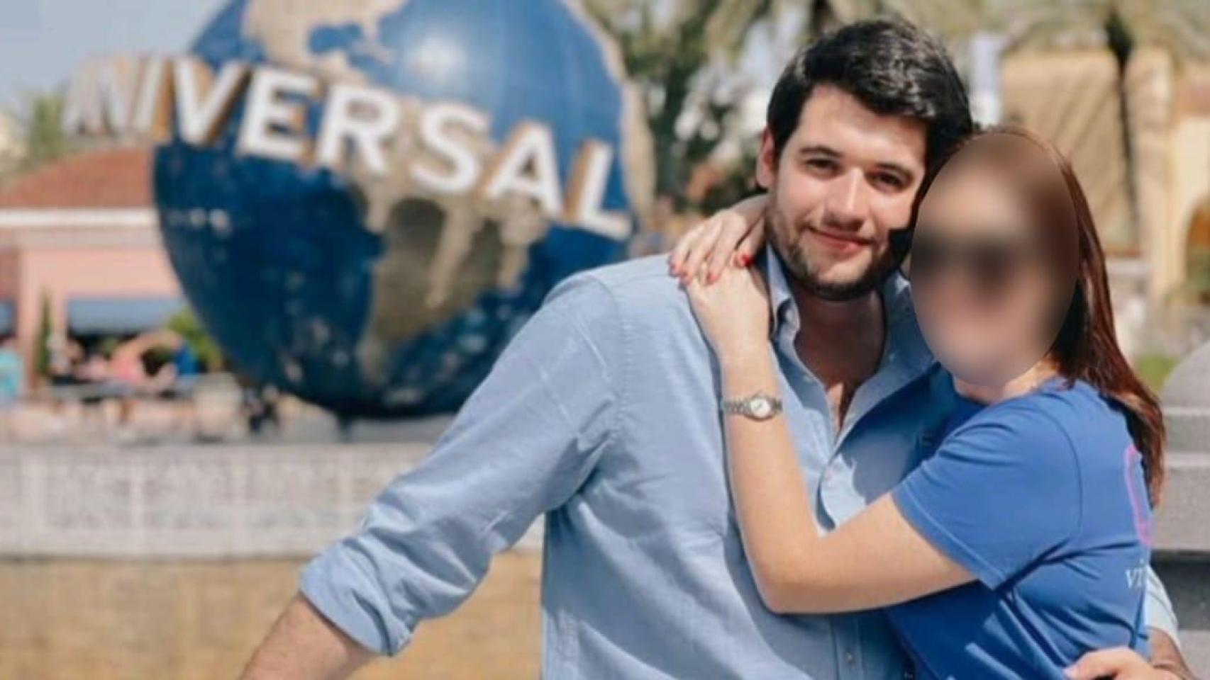 Carlo Angrisano posa en una imagen extraída de su Instagram junto a su mujer, Julieta Herrería; quien forma parte del Ejecutivo nacional ecuatoriano.
