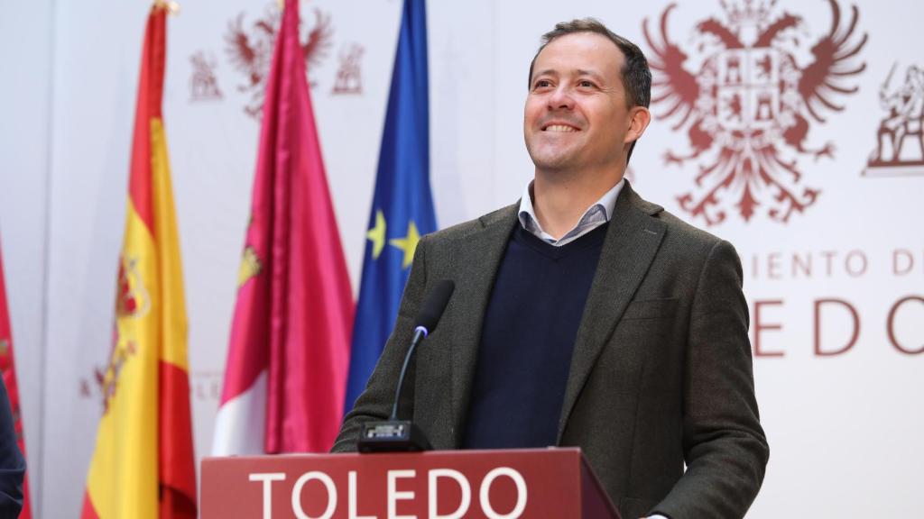 Carlos Velázquez, alcalde de Toledo, durante la presentación.