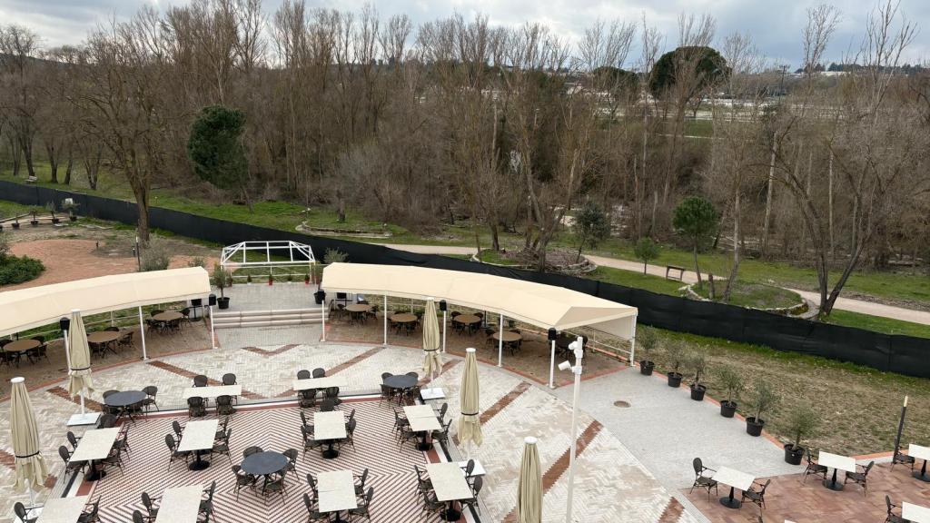 Terraza junto al río Manzanares.