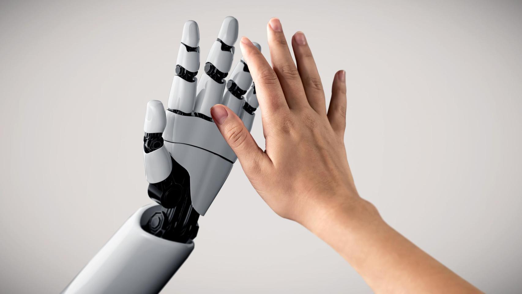 Imagen de una mano robótica y una humana.