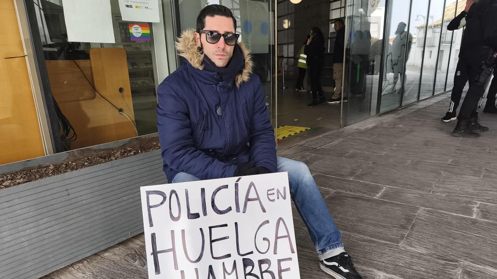 Jorge Bravo, el agente de la Policía Local de Parla en huelga de hambre.