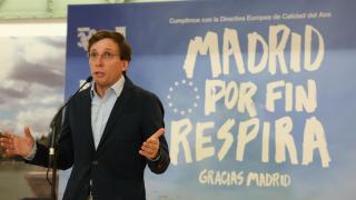 El alcalde de Madrid, José Luis Martínez-Almeida, durante una rueda de prensa para informar sobre los datos de calidad del aire de Madrid en el año 2022, en el Palacio de Cibeles, a 2 de enero de 2023, en Madrid.