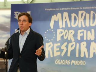 El alcalde de Madrid, José Luis Martínez-Almeida, durante una rueda de prensa para informar sobre los datos de calidad del aire de Madrid en el año 2022, en el Palacio de Cibeles, a 2 de enero de 2023, en Madrid.