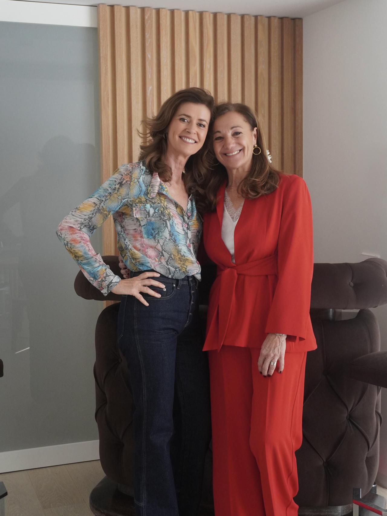 Nuria March junto a la invitada de la semana, Lola Fernández Ochoa.