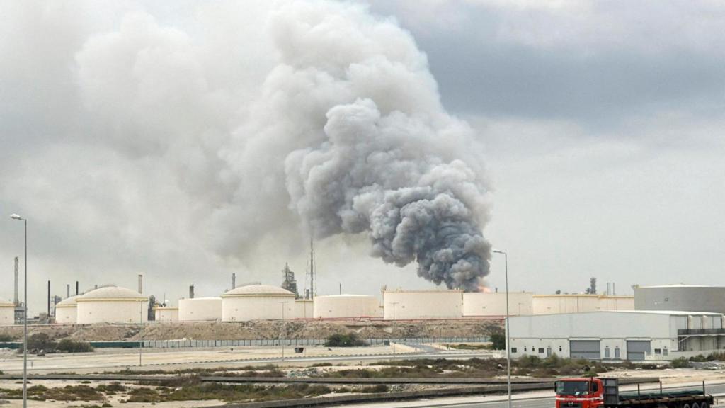 Ataque a una refinería en la isla de Sitra (Baréin).