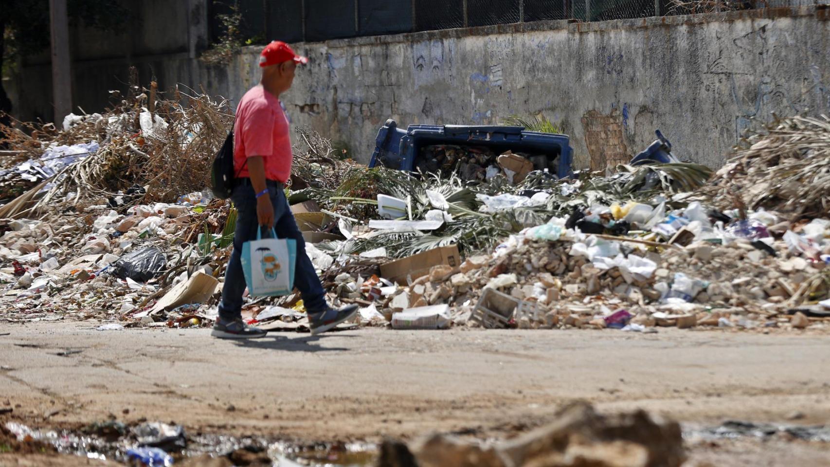 La Habana se cubre de montañas de basuras acumuladas por la falta de combustible para los camiones debido al asedio petrolero de EE.UU.