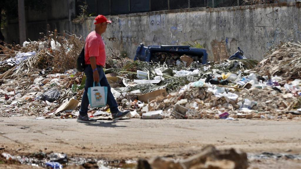 La Habana se cubre de montañas de basuras acumuladas por la falta de combustible para los camiones debido al asedio petrolero de EE.UU.