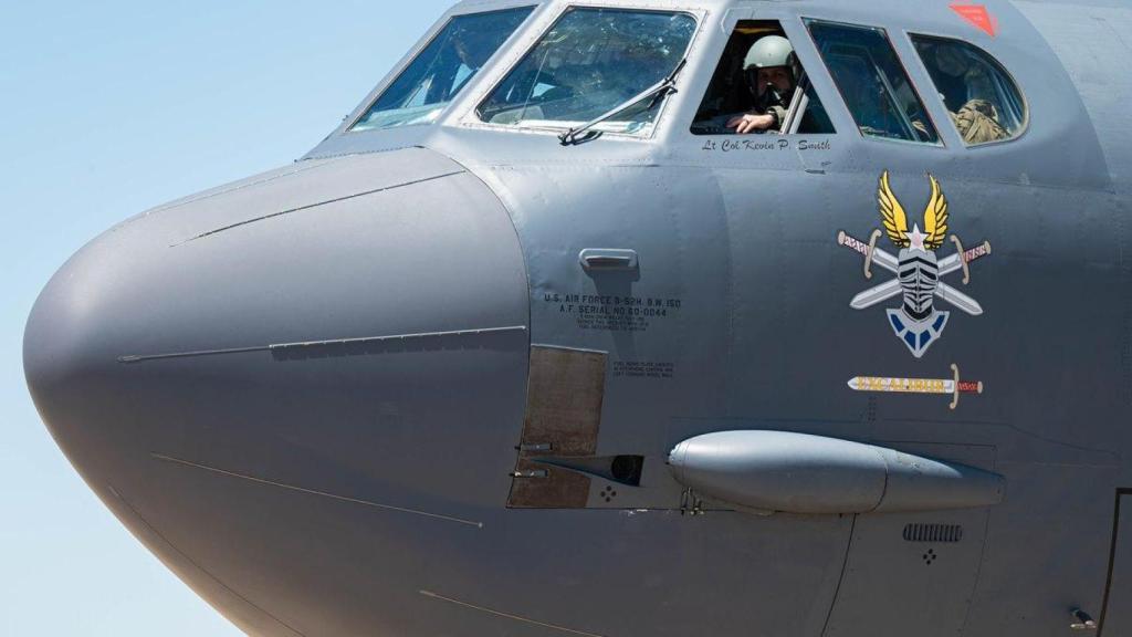 Detalle de la parte delantera de un B-52H.