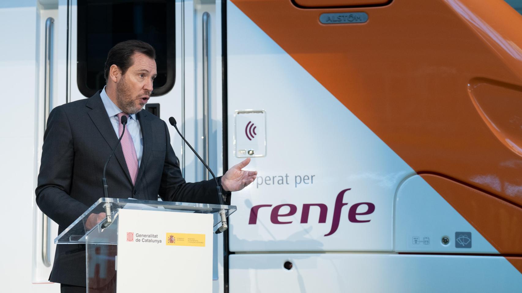 El ministro de Transportes, Óscar Puente, durante una visita a la fábrica de Alstom, imagen de archivo. Europa Press / David Zorrakino