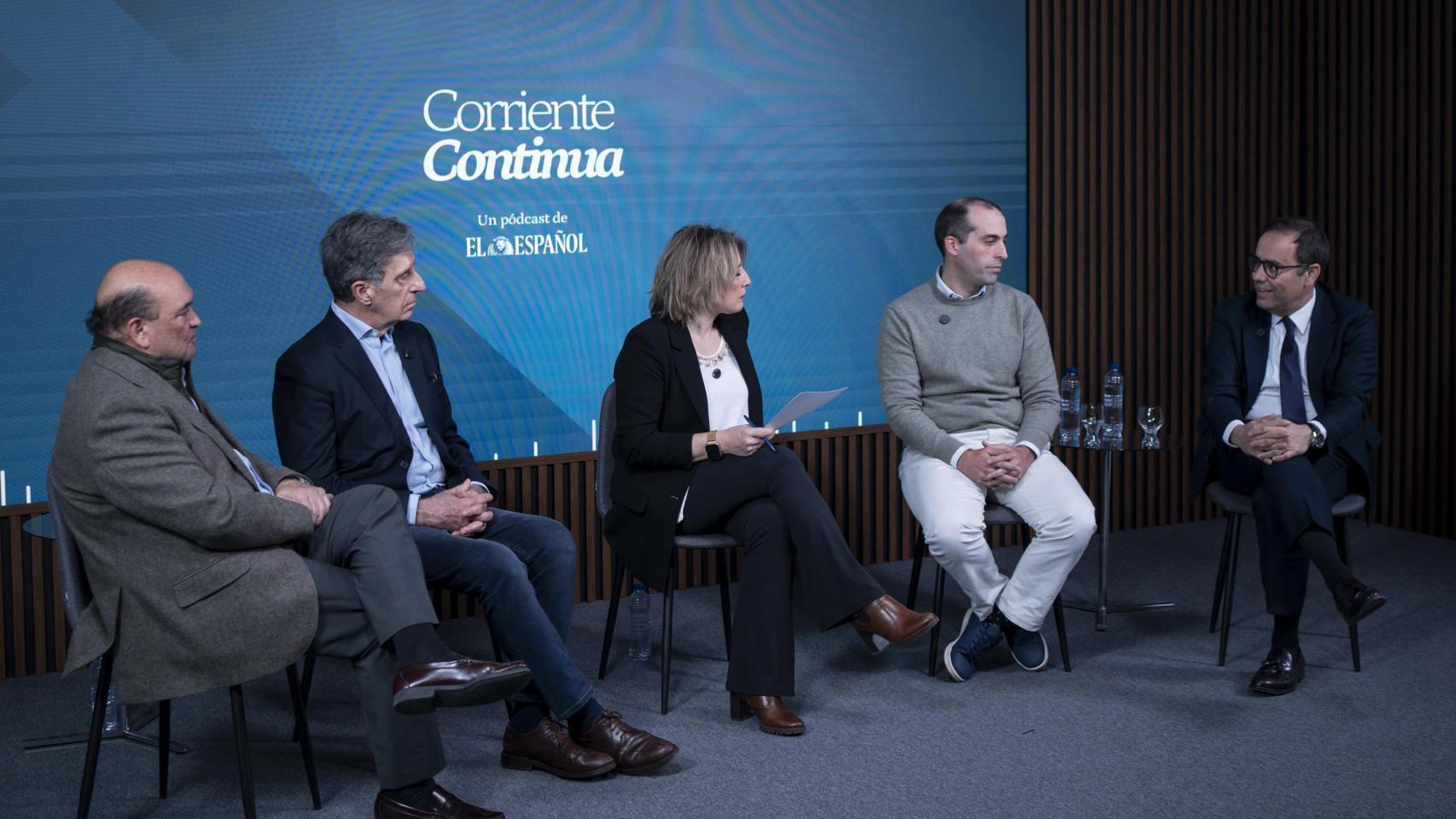 Videopodcast de Corriente Continua sobre el conflicto en Oriente Próximo. De izda a dcha: Victor Nebreda de AEVECAR, Luis Villar, consultor, Pedro Cantuel de Ignis y Oscar Barrero, socio responsable de Energía y Utilities en PwC.