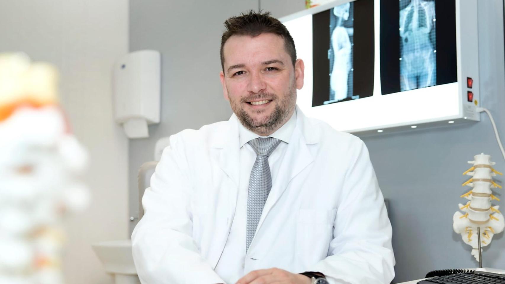 Dr. Manuel González Murillo, especialista de referencia en patología de columna en Ribera Assistens.