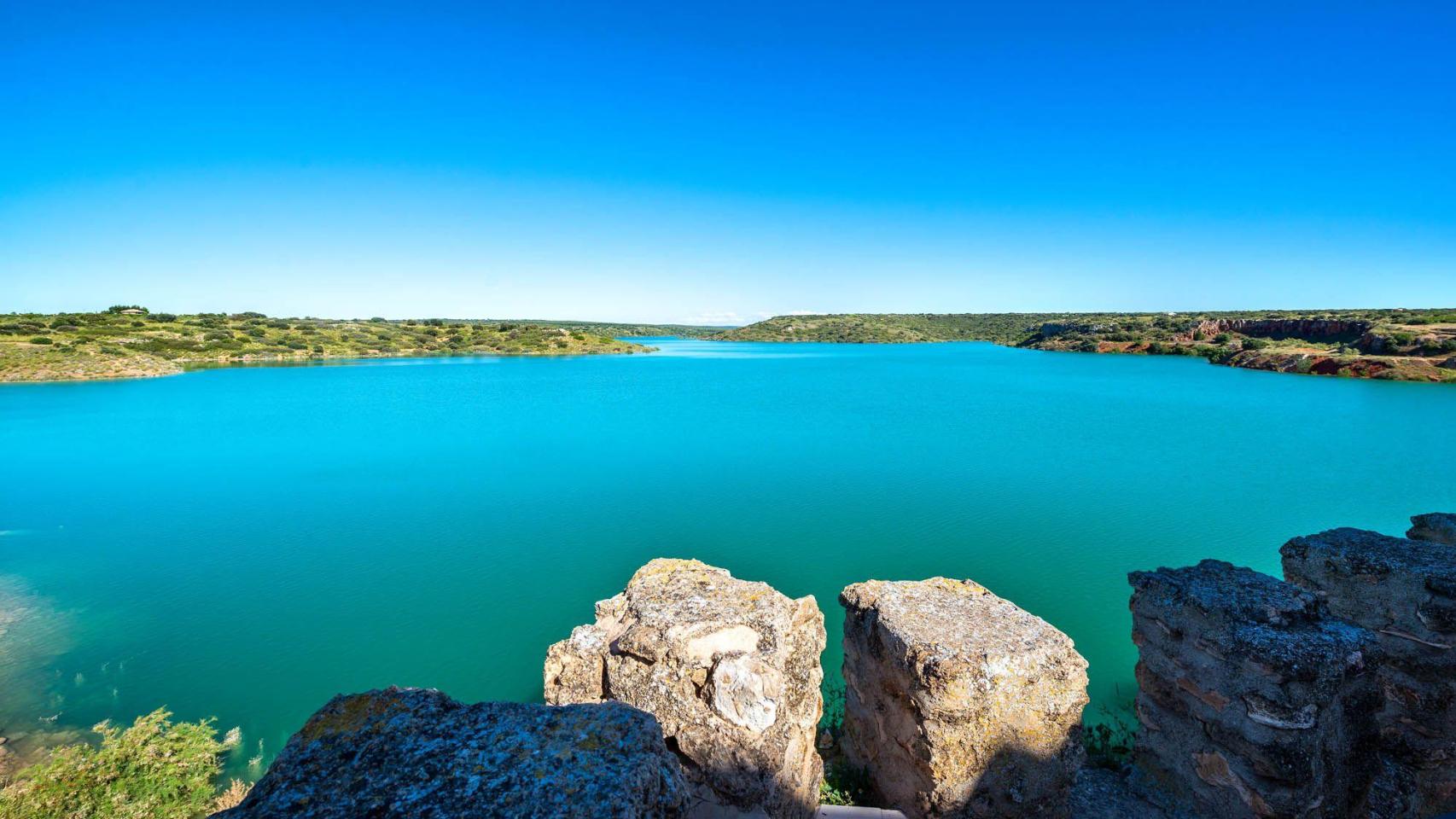 Castillo de Peñarroya en las Lagunas de Ruidera.