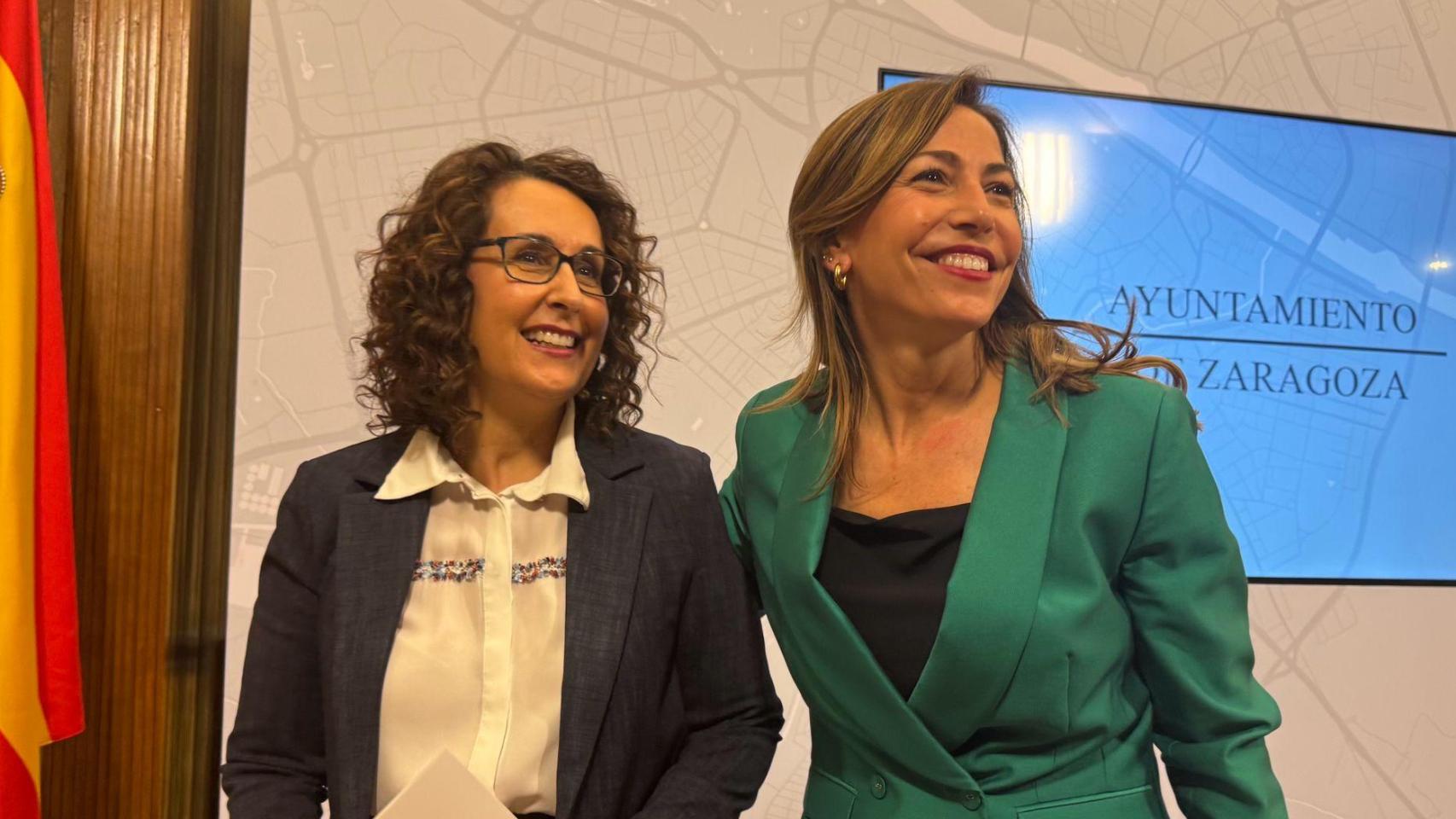 La alcaldesa de Zaragoza, Natalia Chueca, (a la derecha) junto a Eva Torres, portavoz de Vox.