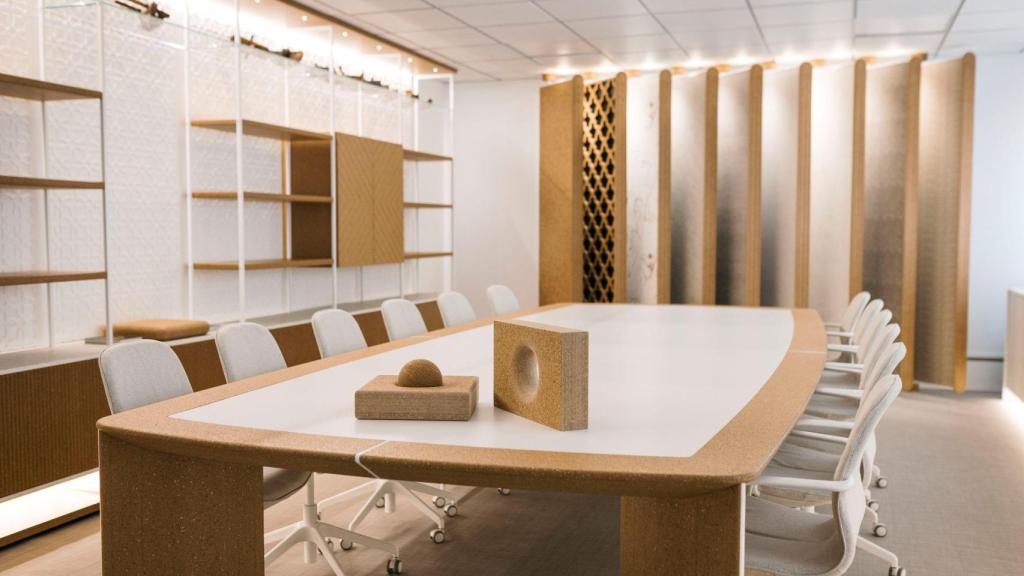 Muebles con Rice Tab (tablones de cascarilla de arroz) fabricados en Birdmind.