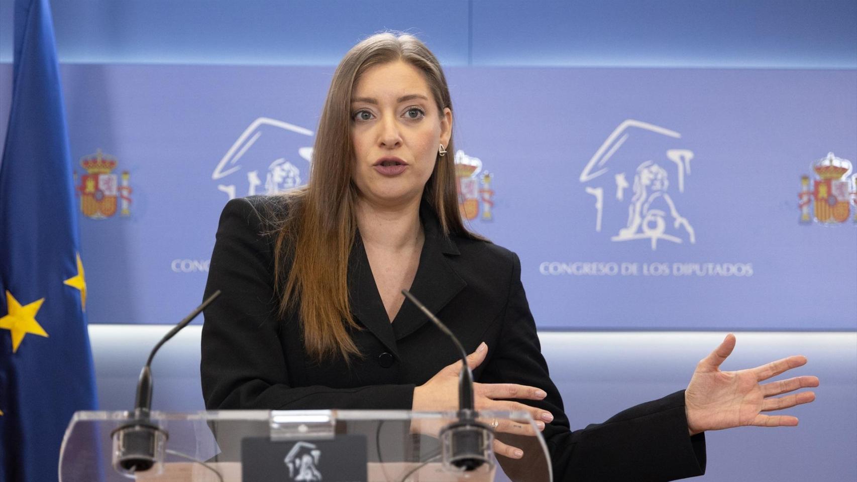 La portavoz del PP en el Congreso, Ester Muñoz, durante una rueda de prensa en el Congreso.