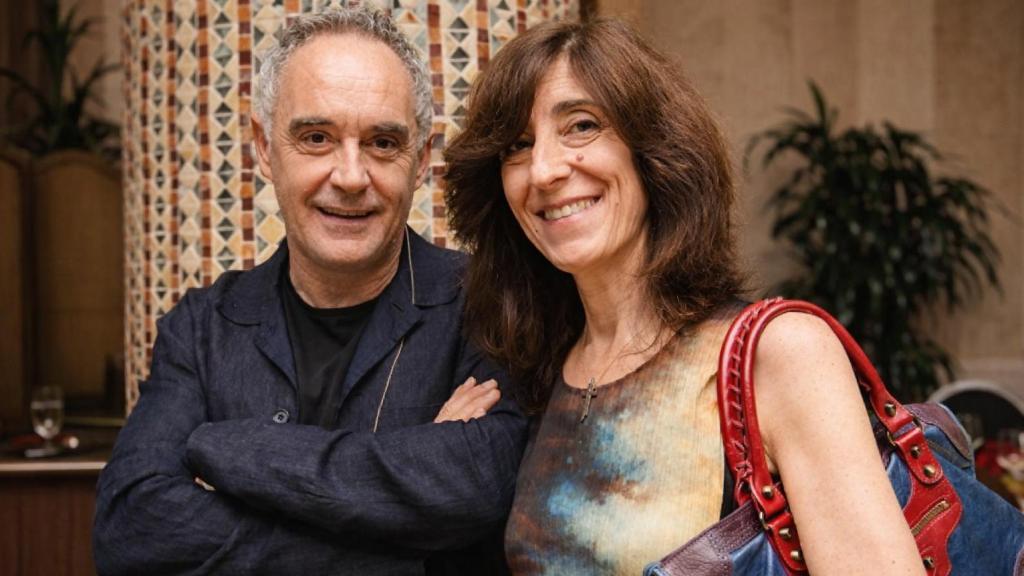 Ferran Adrià junto a su mujer.