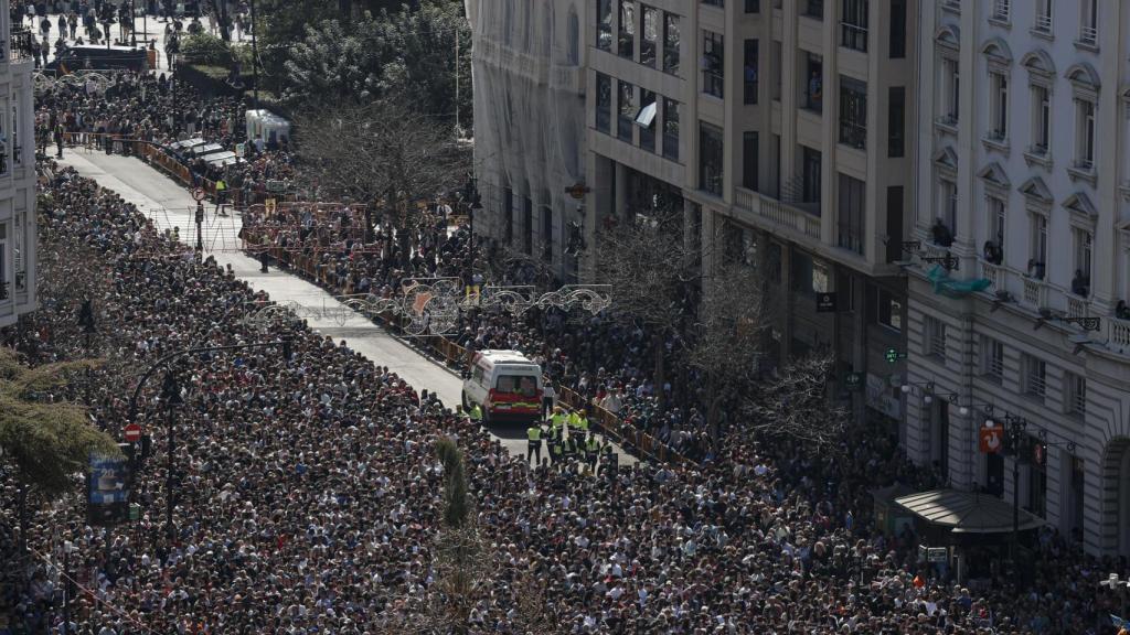 Aglomeraciones en Valencia por la 'mascletà'. EFE