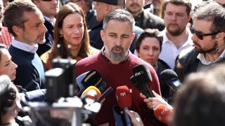 El presidente de Vox, Santiago Abascal, durante su intervención antes los medios de este martes en el municipio leonés de Astorga