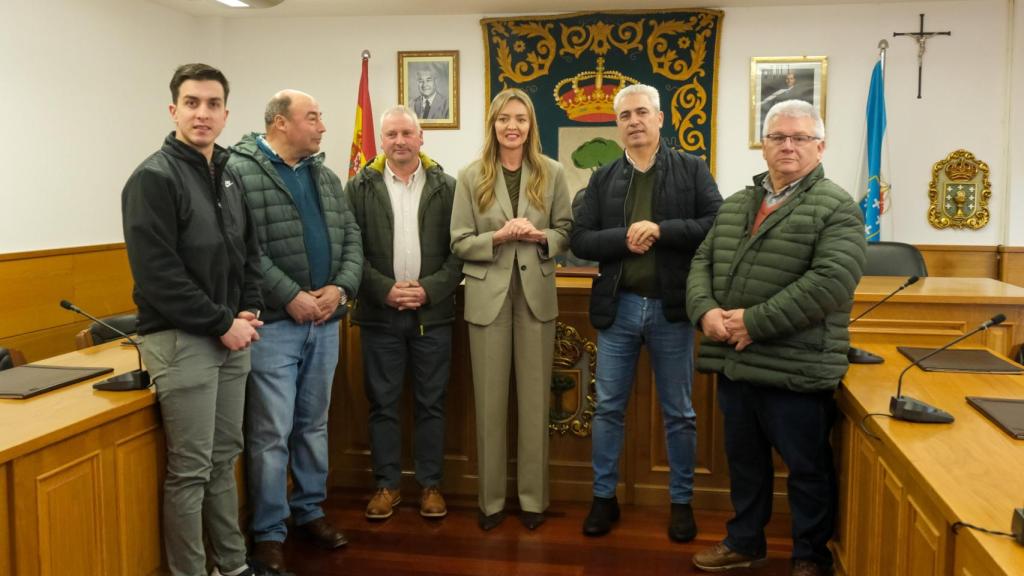 Fabiola García visitando esta mañana el ayuntamiento O Pino.