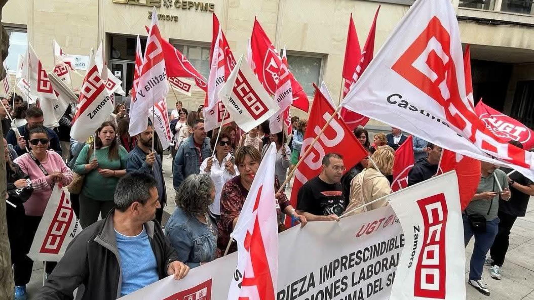 Concentración en Zamora de CC. OO.
