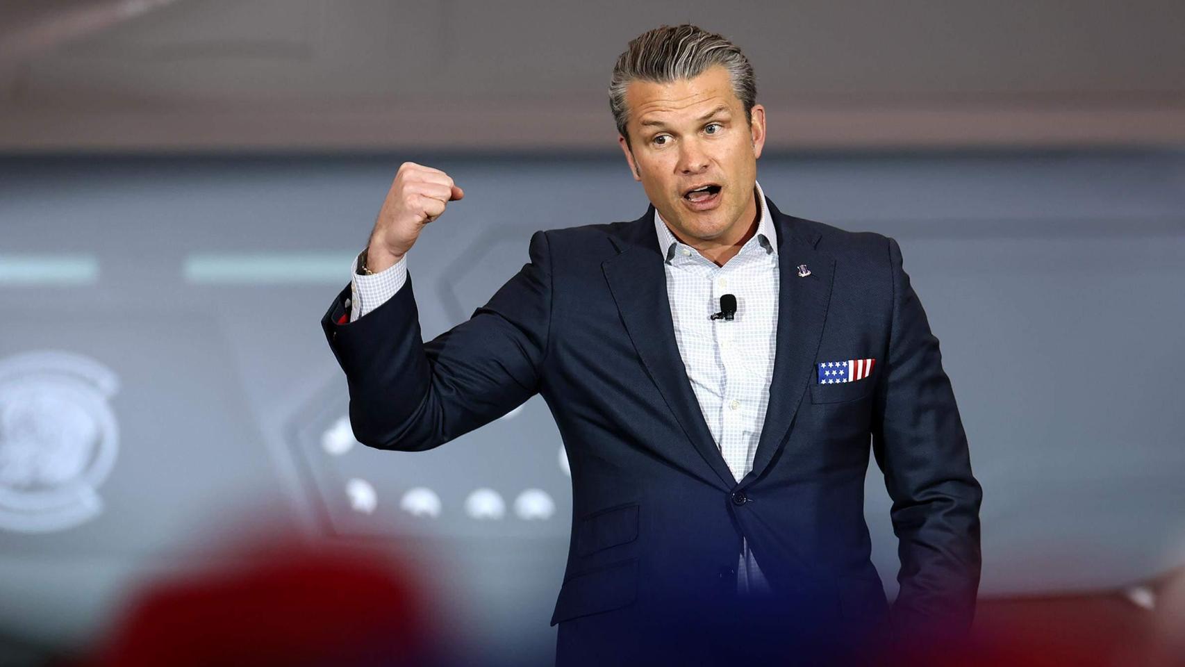 Pete Hegseth, Secretario de Guerra, arenga a las tropas estadounidenses en enero de 2026.